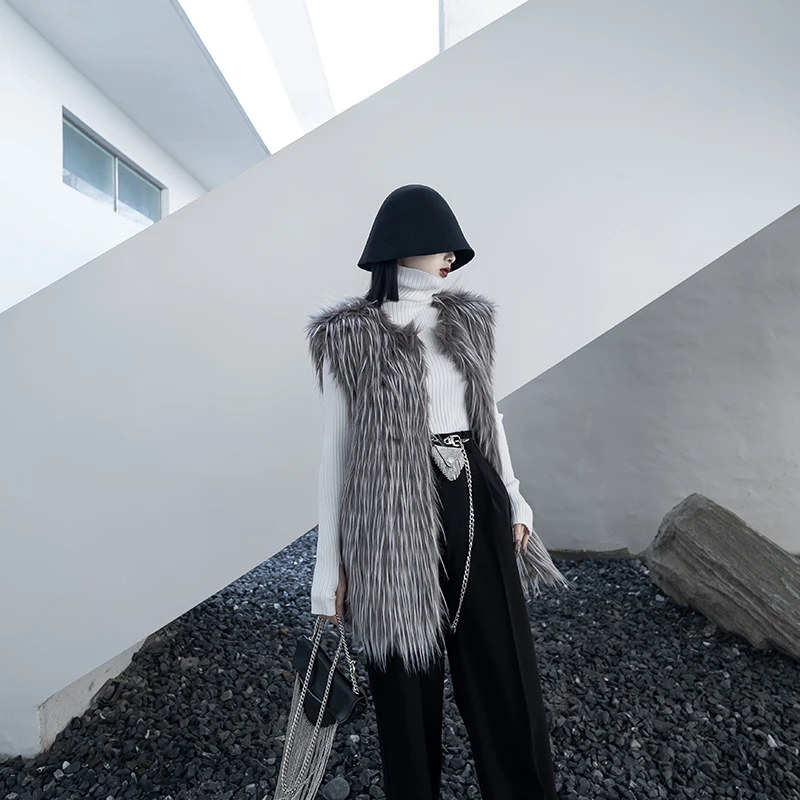 CHICSKY 原创设计感小众毛茸茸草女冬季2024无袖百搭马甲背心