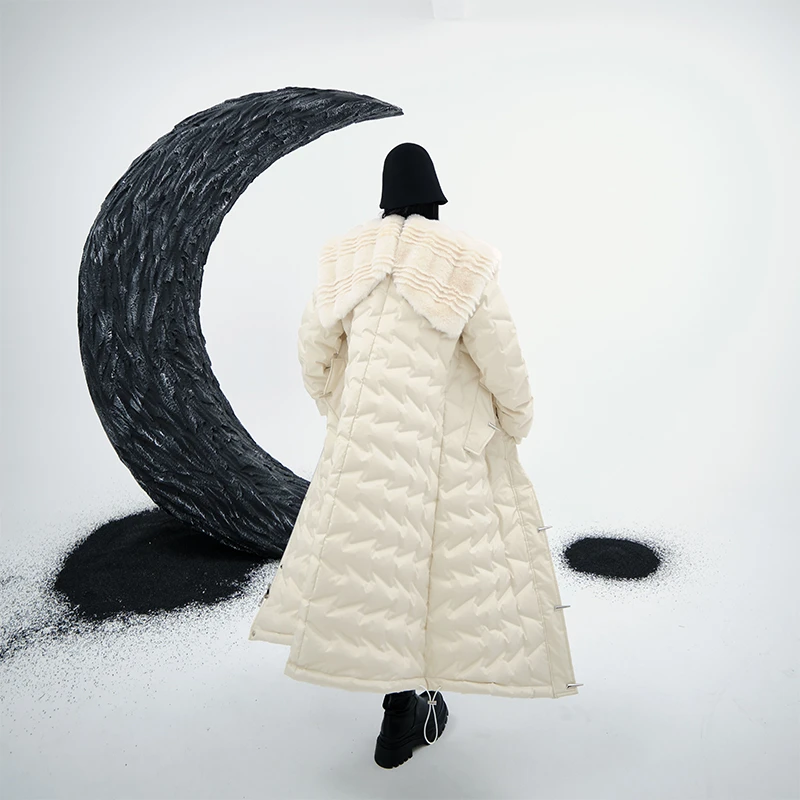 CHICSKY 【冬日救星】白色轻薄羽绒服女冬季设计感小众长款外套