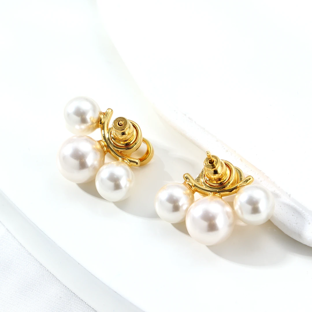 铜合金耳饰 新款三珠字母耳饰轻奢时尚高级感