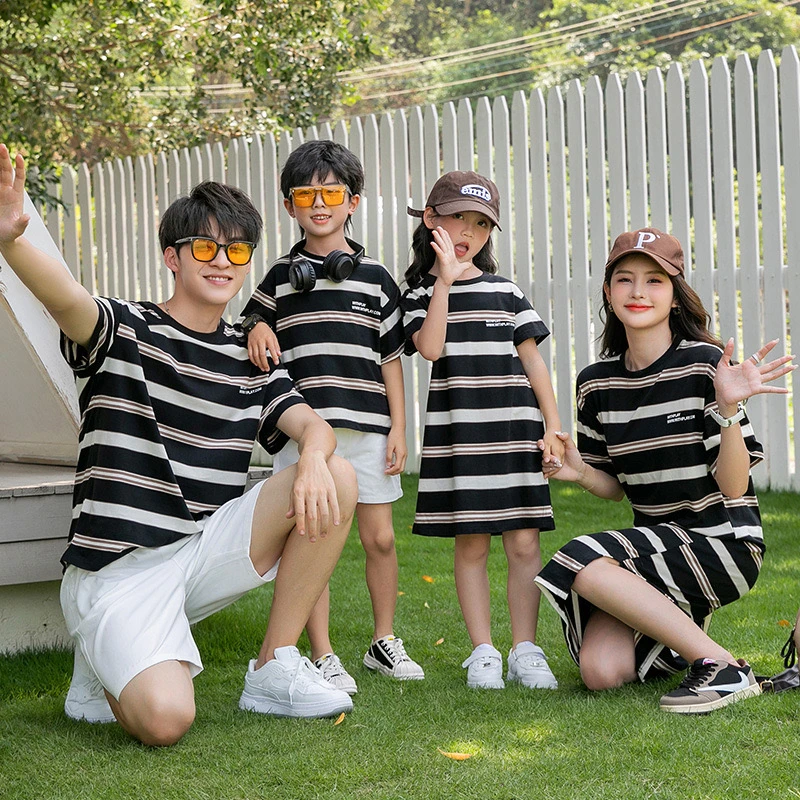 亲子装夏季2024新款短袖t恤网红母子母女装条纹套装一家三口四口