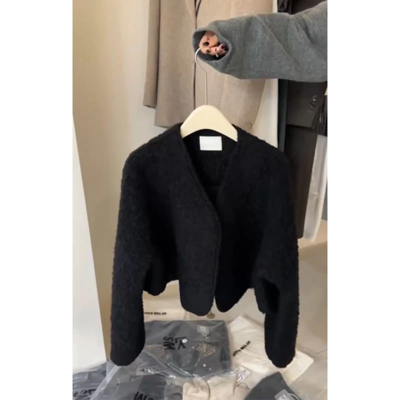 秋冬新款简约通勤小个子穿搭短款长袖外套宽松百搭黑色休闲上衣女