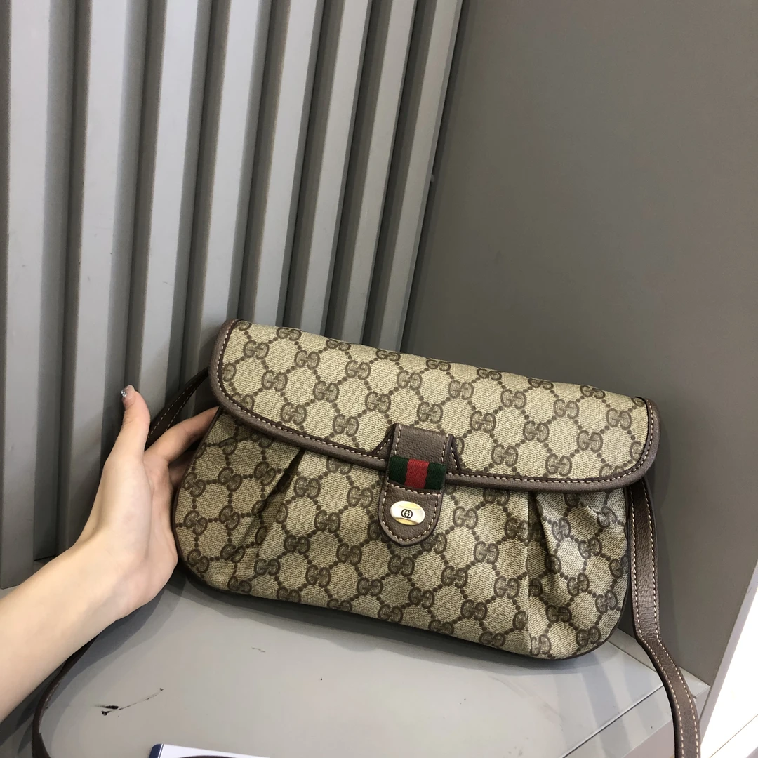 95新 GUCCI/古驰 兔兔奢/古驰斜挎包/240706011