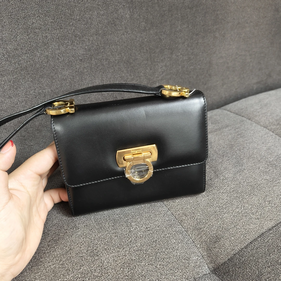 95新 FERRAGAMO/菲拉格慕 兔兔奢轩轩/菲拉格慕/230218025