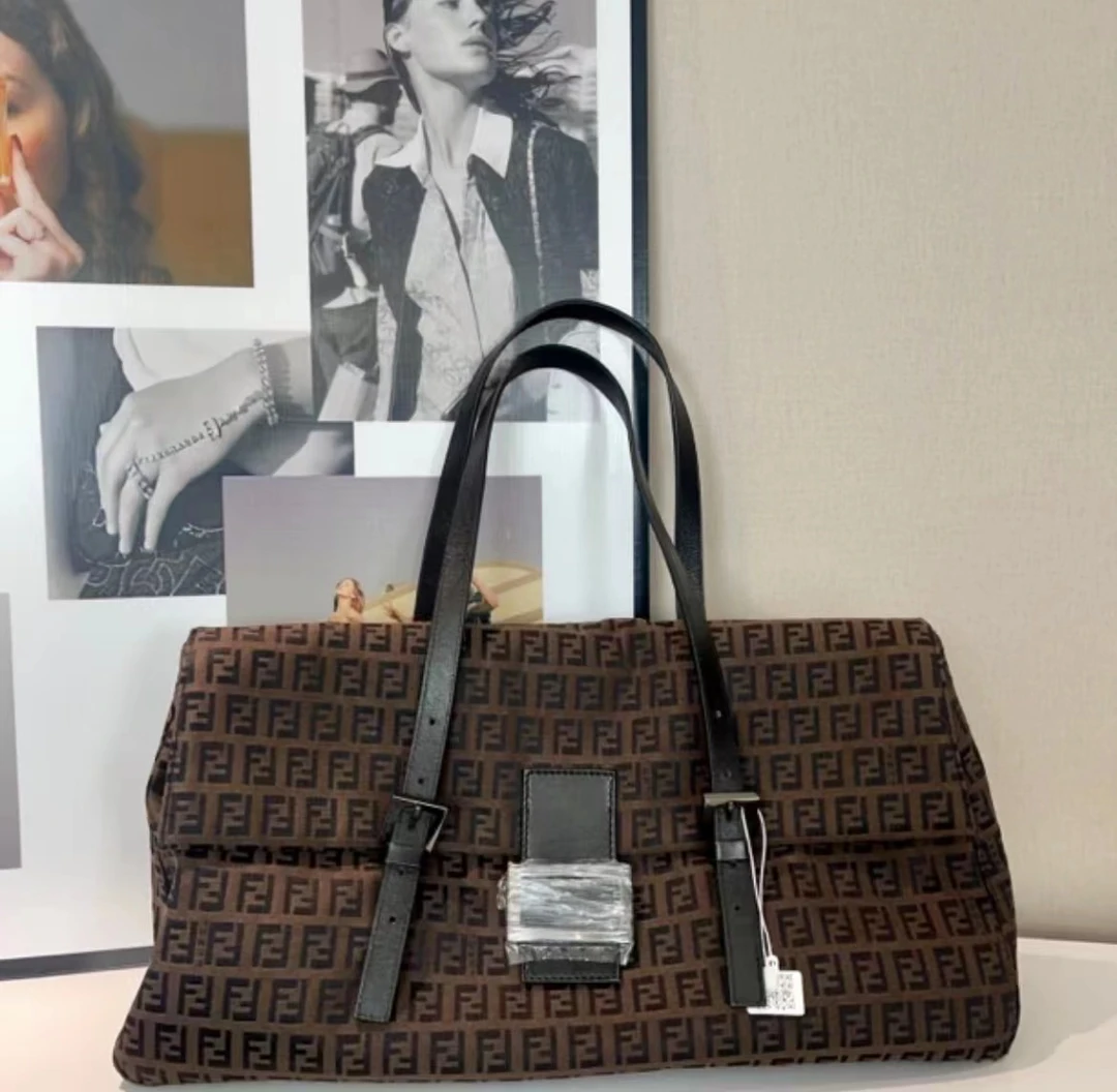 95新 FENDI/芬迪 兔兔奢/芬迪手提包/230327042