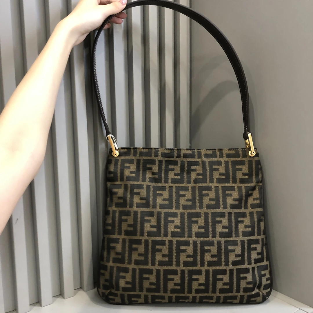 95新 FENDI/芬迪 兔兔奢/芬迪单肩包/240706010