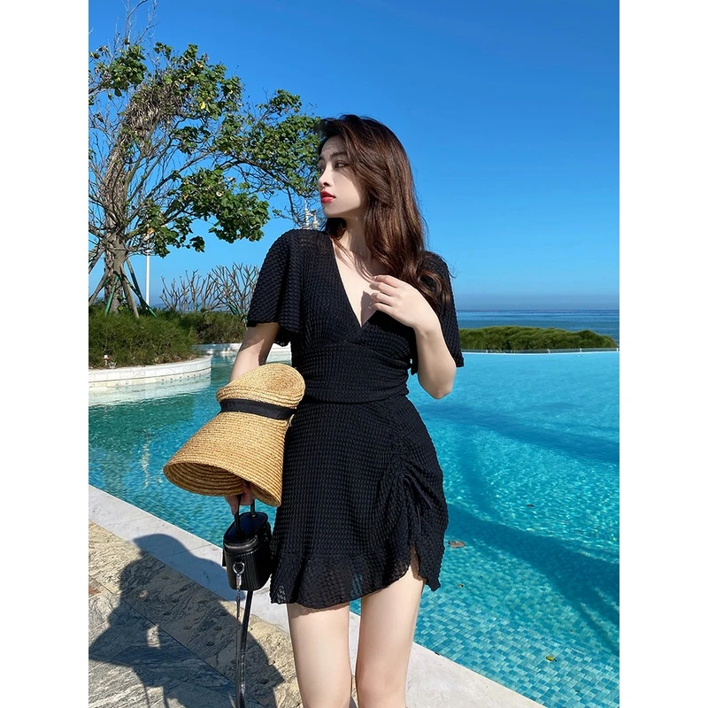 高级感黑色连体时尚大码游泳衣女收腰修身胖mm保守遮肚仙女泳衣
