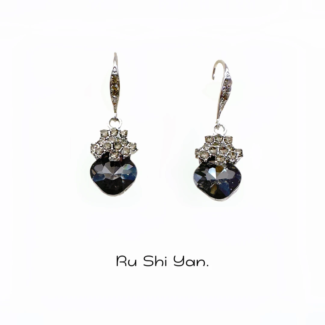铜合金合成锆石耳饰 Ru Shi yan.月和风.耳钩206