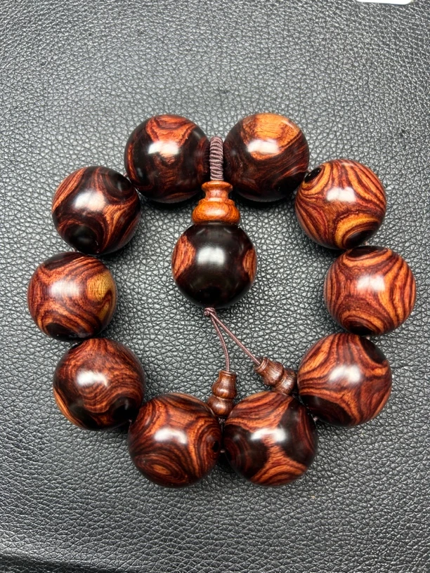 正宗老料海南黄花梨(鬼脸对眼2.5)带礼盒