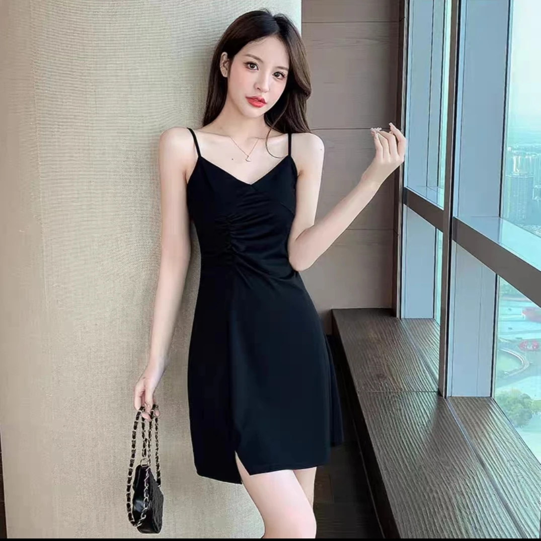 9057黑色吊带连衣裙女夏季开叉显瘦高级感短款气质小黑裙
