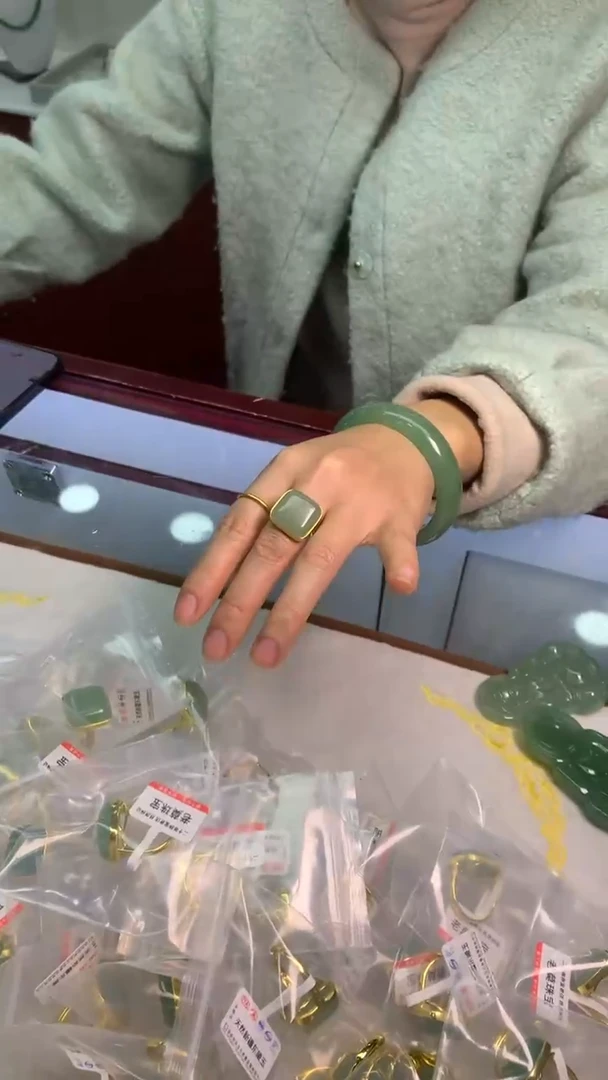 【闪购商品】石英质玉戒指未镶嵌戒指