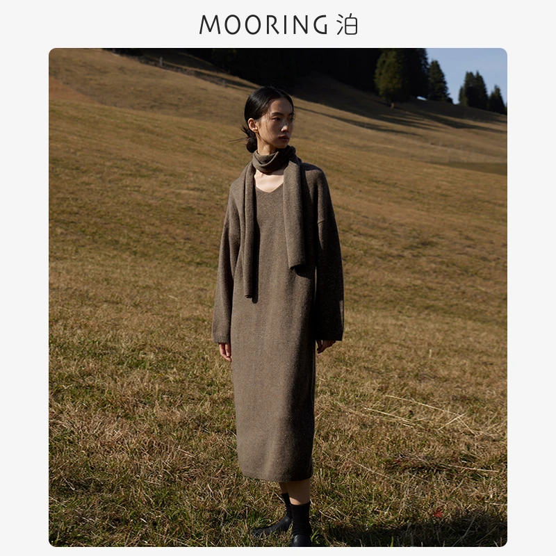 MOORING泊-天放系列 | 100%绵羊中长款宽松针织连衣裙/配围巾