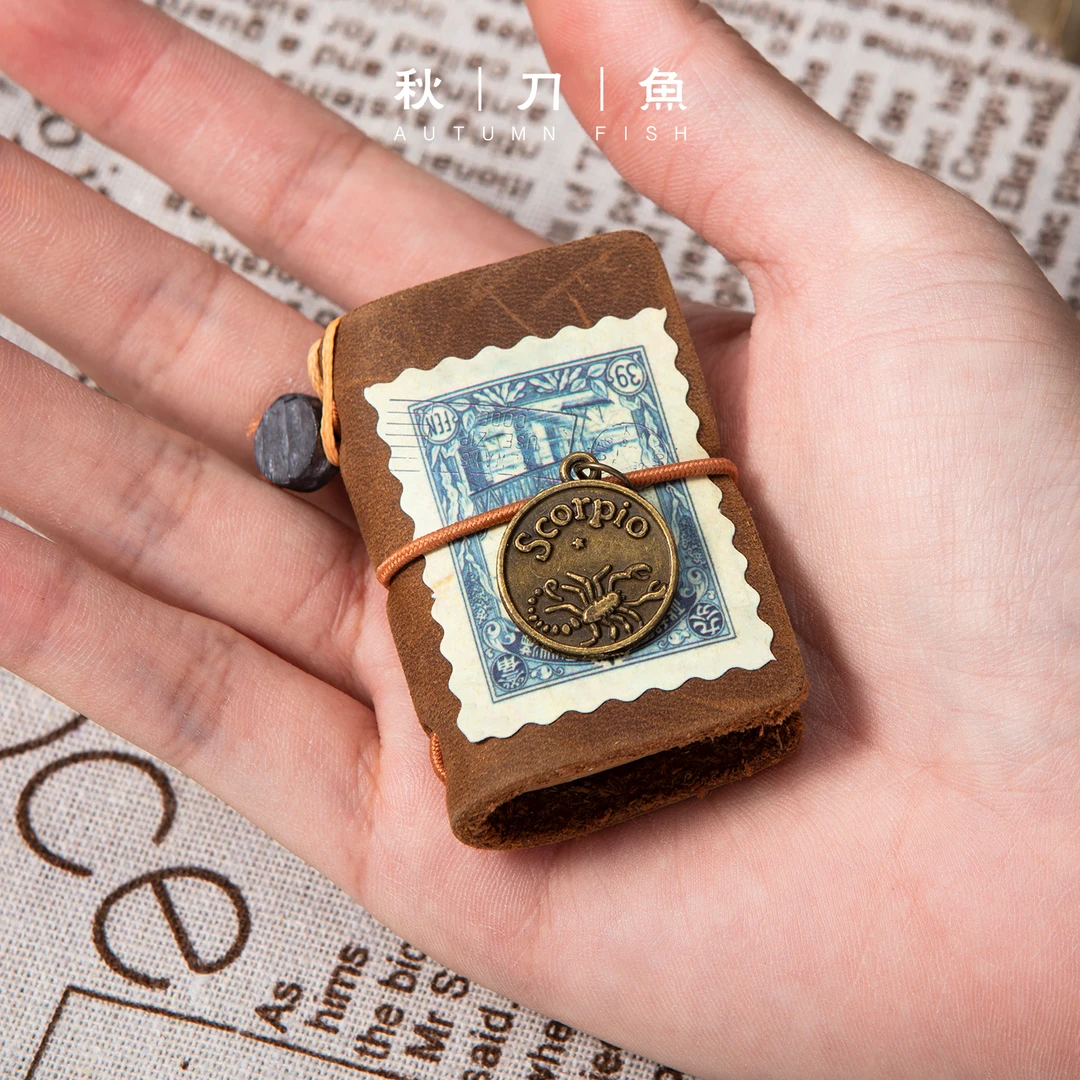 秋刀鱼TN迷你手账本mini本子 手工牛皮笔记本复古 可爱小吊饰手帐