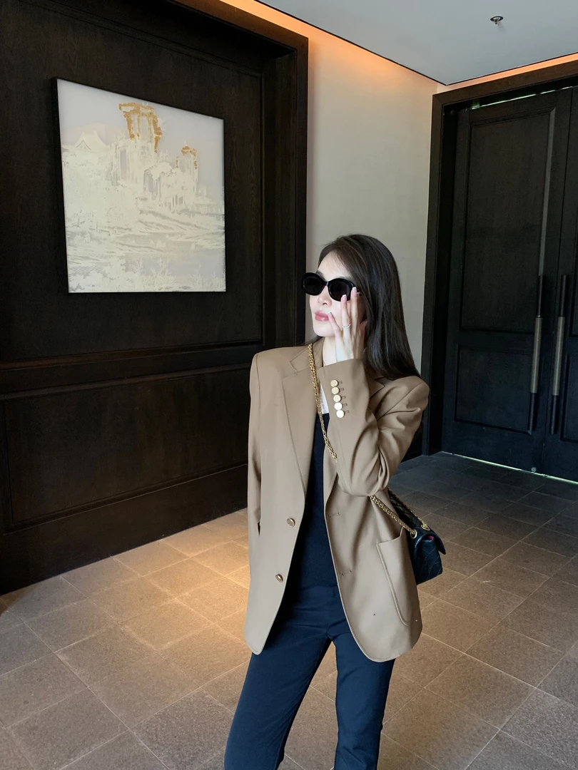 “帕蒂斯琥珀”气质感高定卡其绵羊毛西装VL39261