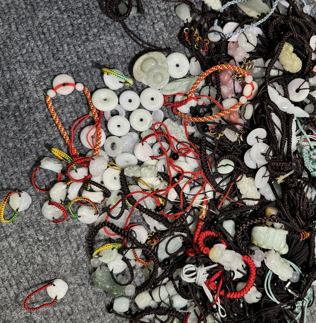 天然A货翡翠饰品挂件随机发一件（有纹裂介意慎拍）