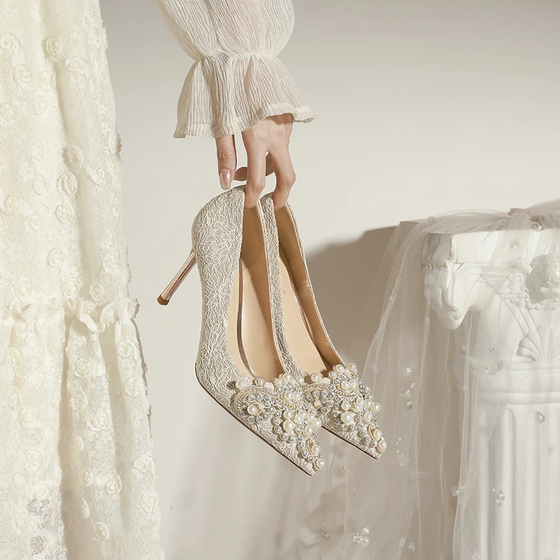 2024新款法式新娘结婚鞋细跟浅口高跟鞋小众气质感宴会尖头伴娘鞋