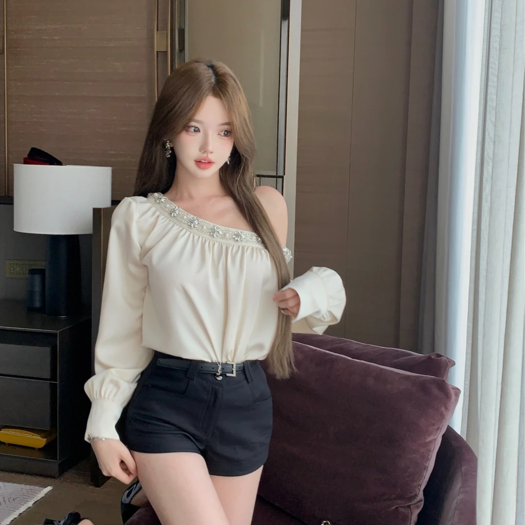 Yucii 珍妮小姐 重工镶钻斜边长袖衬衫不规则气质显瘦露肩上衣