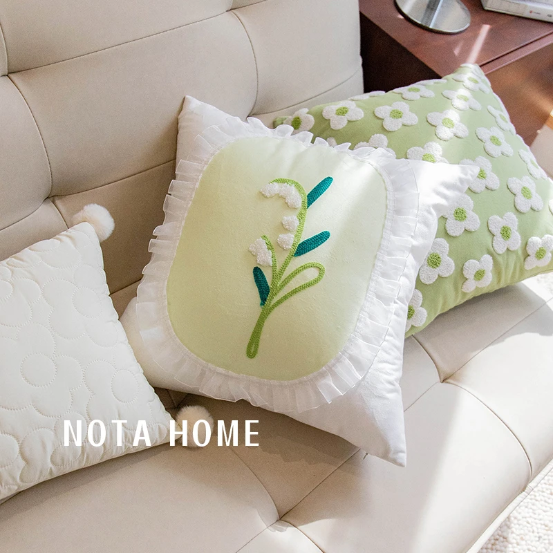 北欧小清新抱枕女生睡觉靠枕抱枕套沙发腰枕飘窗靠垫床上轻奢高级