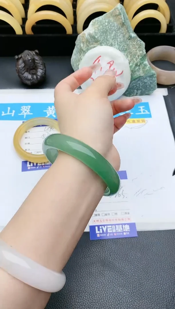 【闪购商品】石英质玉手镯未镶嵌L197+62/63