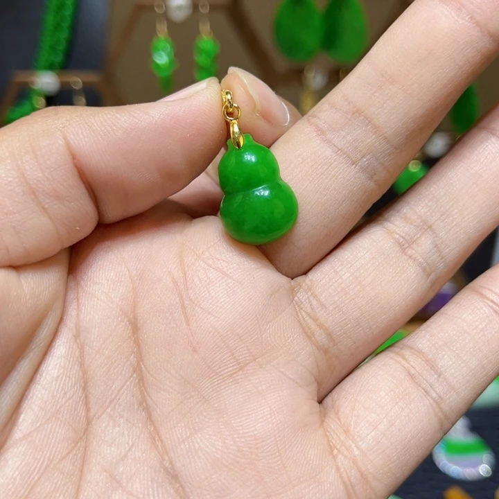 翡翠颈饰未镶嵌吊坠