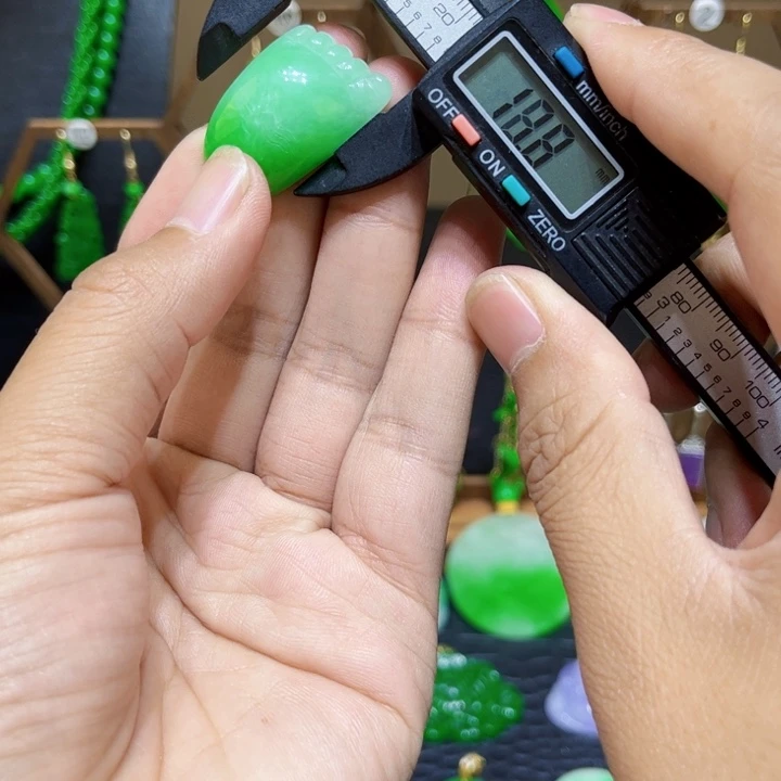 翡翠颈饰未镶嵌吊坠