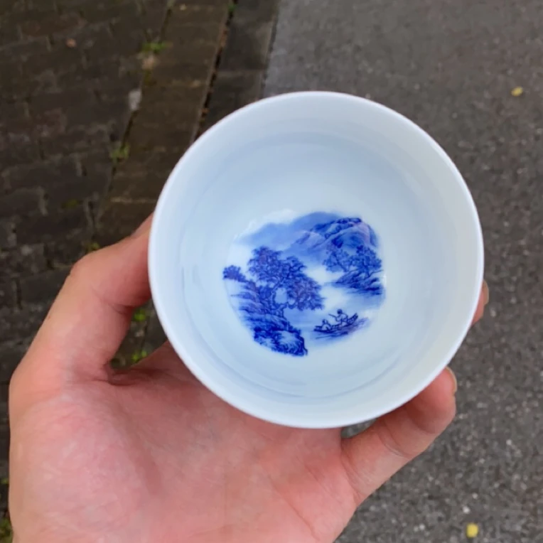 手工手绘陶瓷青花山水主人杯