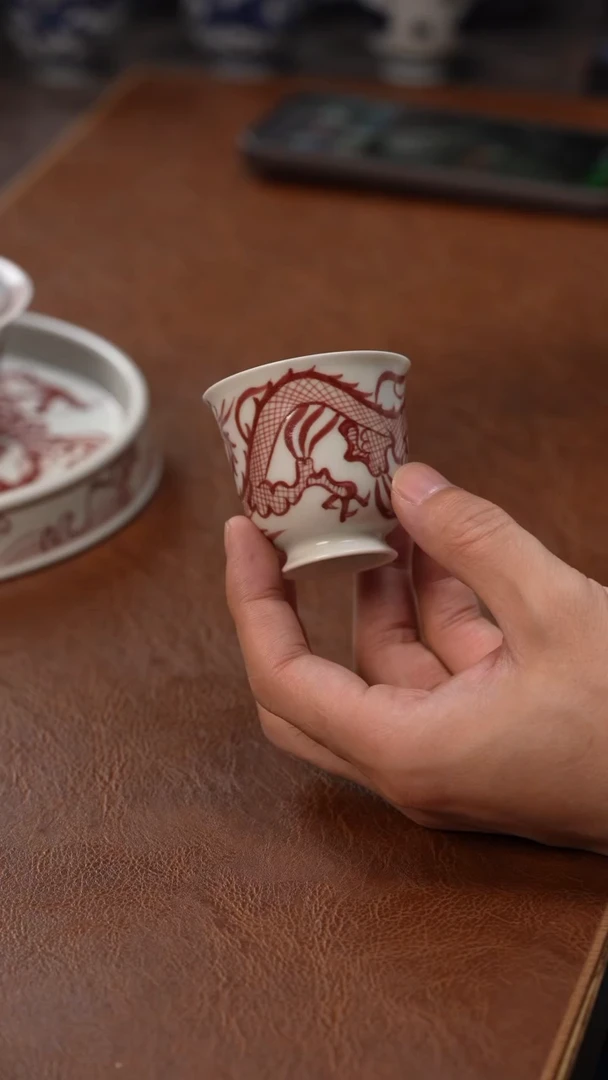 【闪购商品】闻香杯全红釉里红龙纹