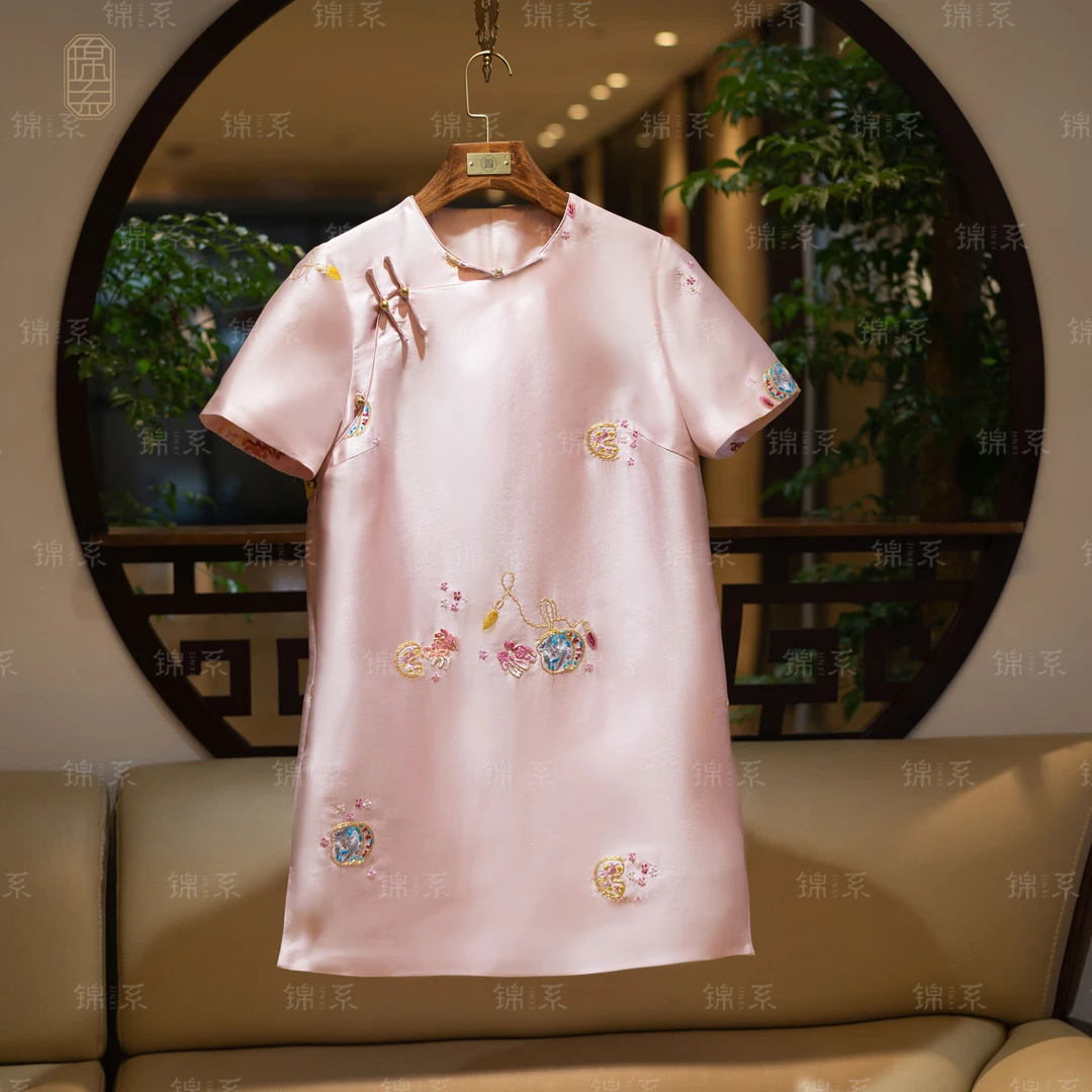 【锦系】丝涤新中式桑蚕丝圆领斜襟绣花短袖连衣裙L-36201-S3149961