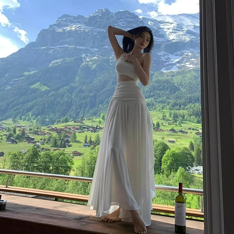 法式白色镂空斜肩连衣裙仙女夏季高级感海边度假超仙气质显瘦长裙