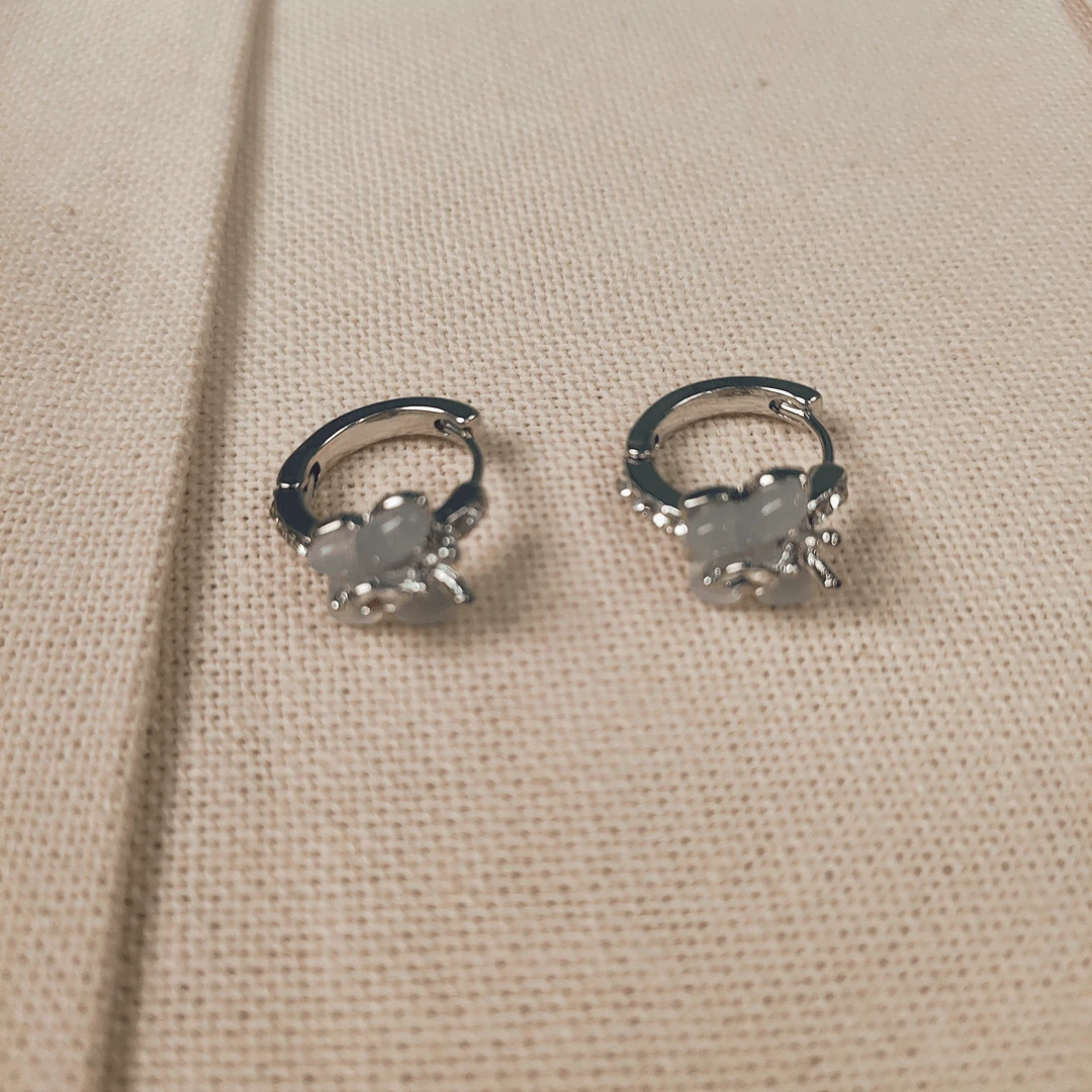 合金耳饰 简约蝴蝶耳扣百搭轻奢气质时尚耳环灵动ins女耳饰