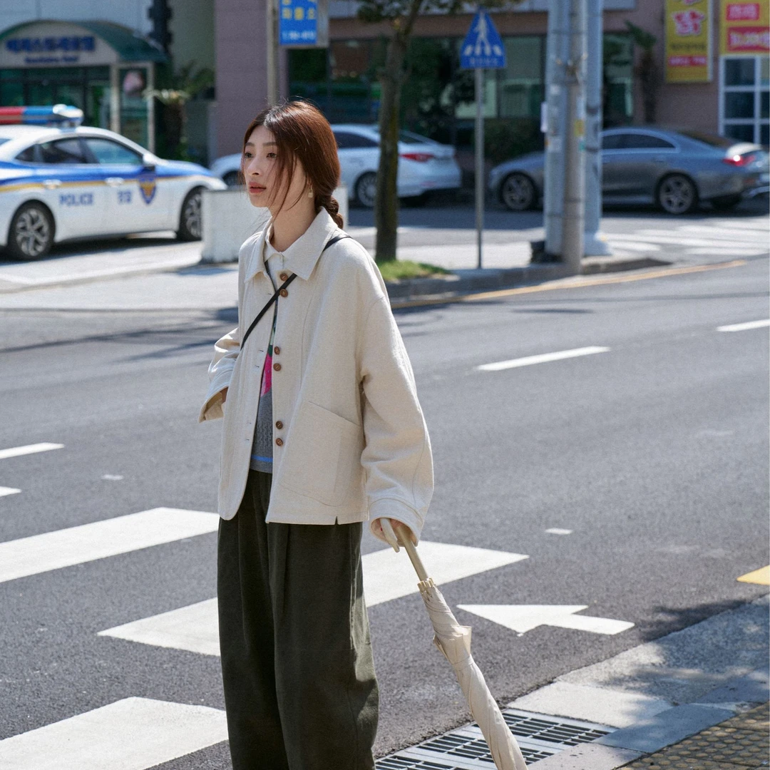 「白描工作间」"佛里时报"25AW新品肌理感北欧复古短风衣西装外套