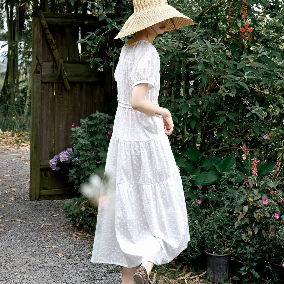 「白描工作间」"花裥雾屿"法式少女收腰显瘦白色绣花连衣裙蛋糕裙
