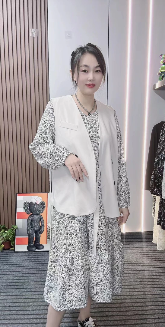 春季上新时尚洋气设计师高端精致气质韩范名媛风御姐马甲两件套裙