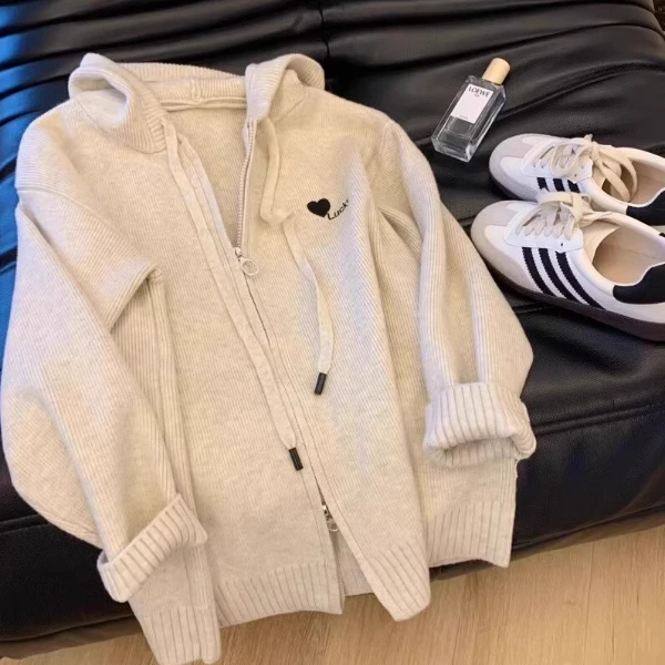 连帽开衫毛衣女秋冬2024新款韩版慵懒风爱心刺绣针织卫衣上衣外套