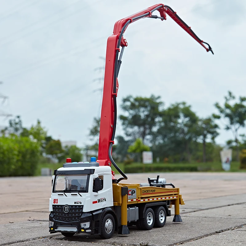 1：18超大合金水泥运输注浆合金汽车模型玩具大包装声光回力可喷水