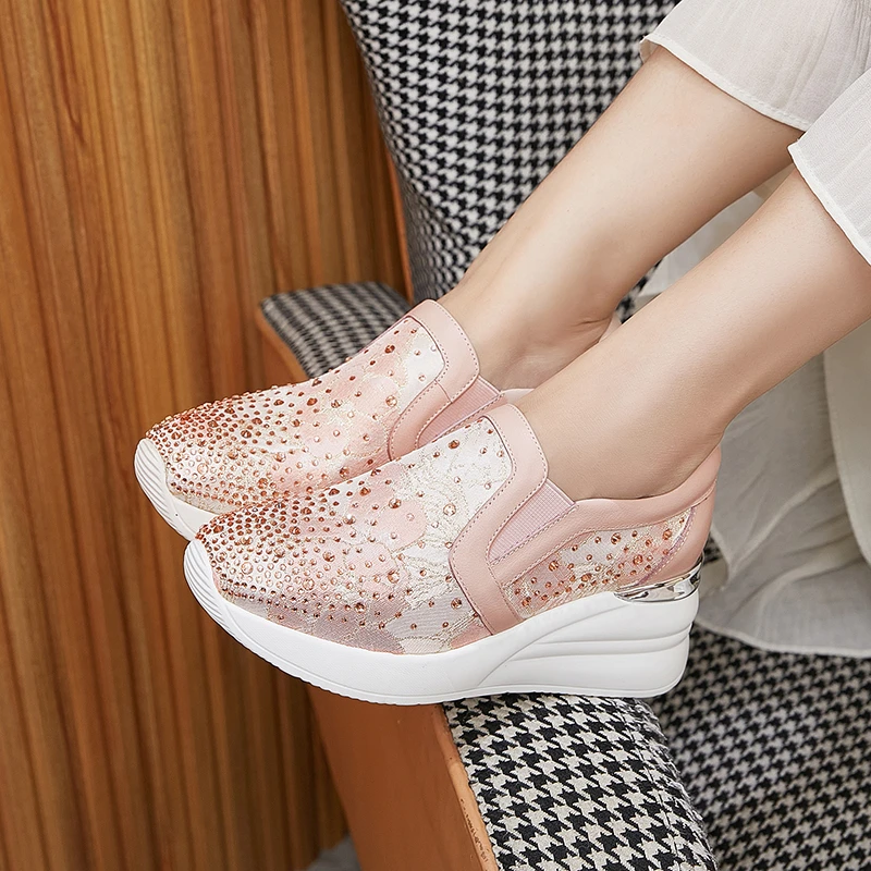 艾淇厚底小白鞋女2025秋季新款舒服轻便水钻坡跟运动鞋休闲女鞋子