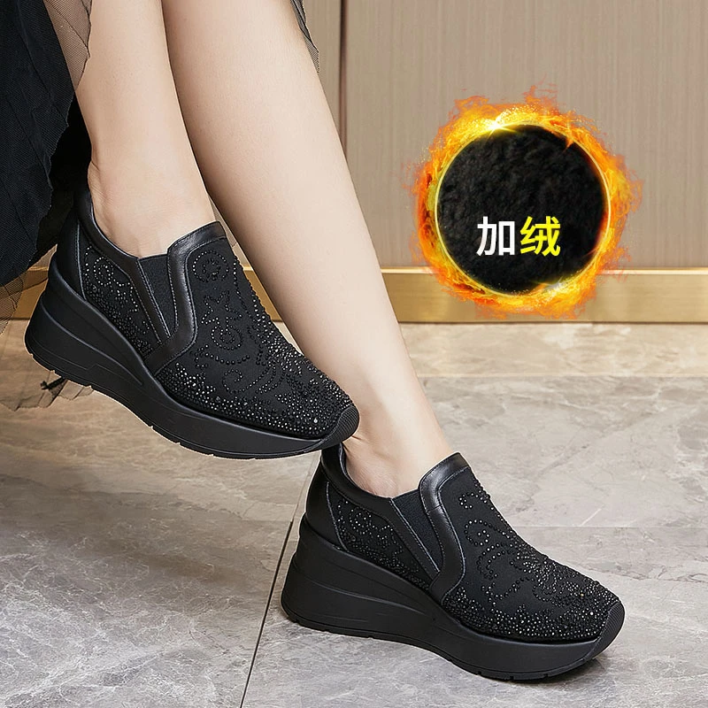 艾淇真皮一脚蹬休闲鞋6.5厘米2025秋季新款加绒保暖轻便旅游鞋女