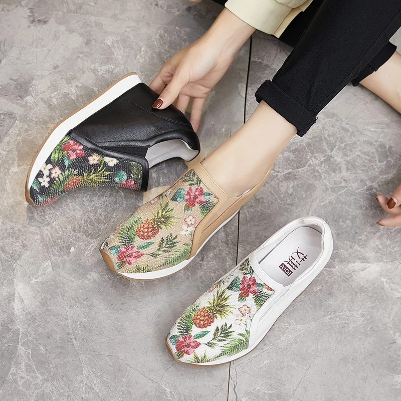 艾淇印花水钻内增高休闲鞋女2025秋季新款舒适百搭套脚坡跟女鞋