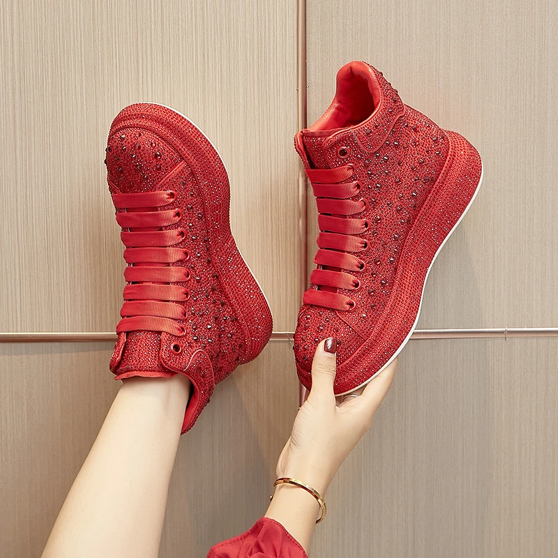 艾淇红色水钻加绒高帮休闲鞋女2025内增高皮鞋女鞋小个子高级感