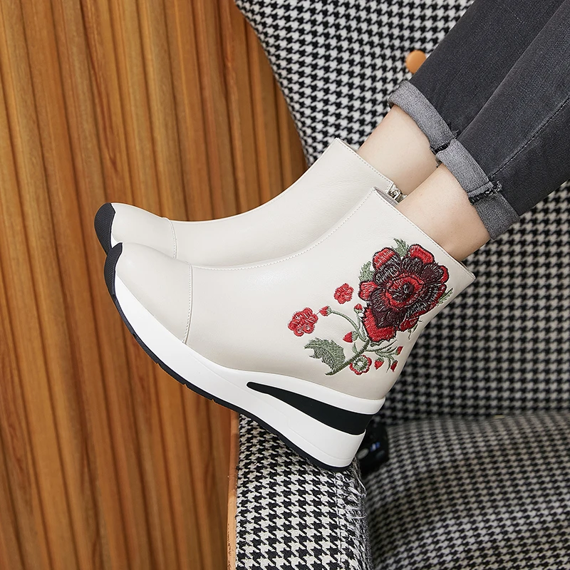 艾淇坡跟短靴女2023秋季新款真皮侧拉链民族风绣花牛皮休闲女靴