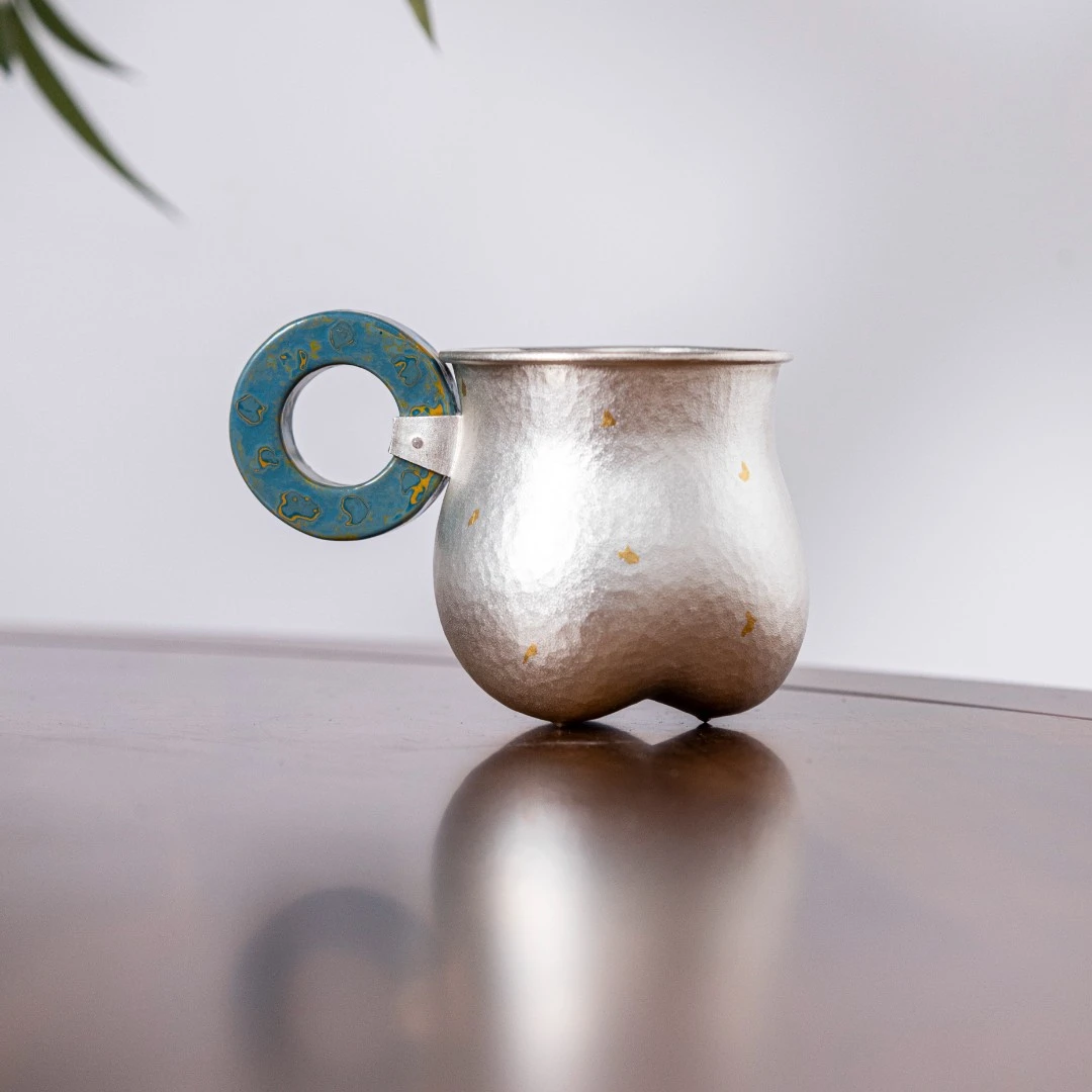 蜂鸟工坊名匠优选 蓝色大漆环把洒金三足小银杯MJYXA404