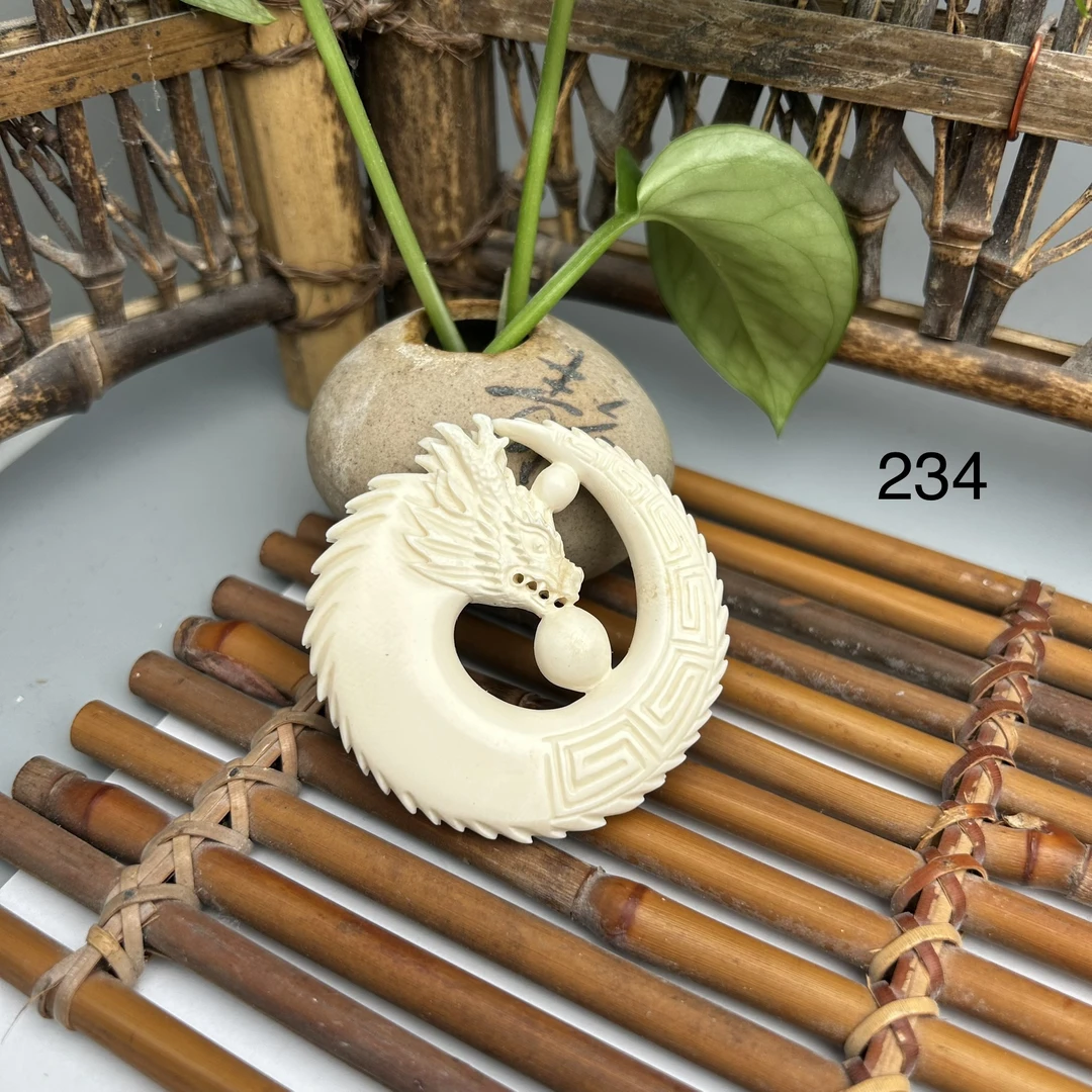 猛犸象牙雕刻龙圆牌