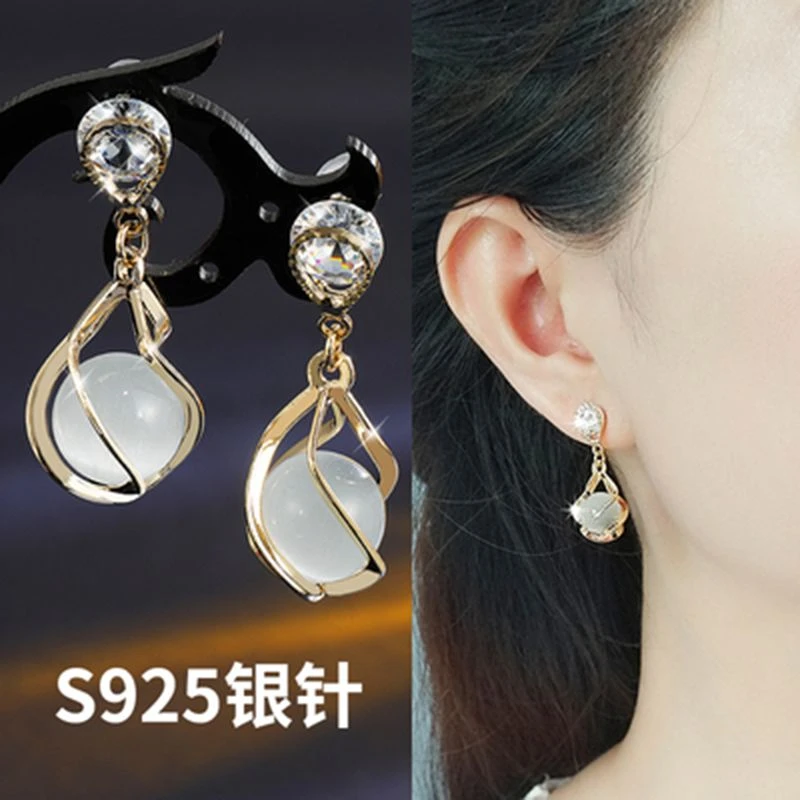 钛钢莫桑石耳饰 2025年新款925银针耳环精致锆石水滴耳坠潮耳钉女