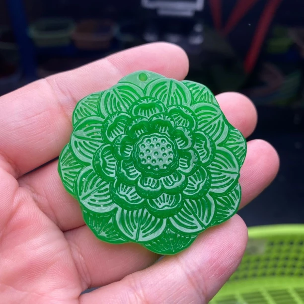 P364 满绿花牌吊坠