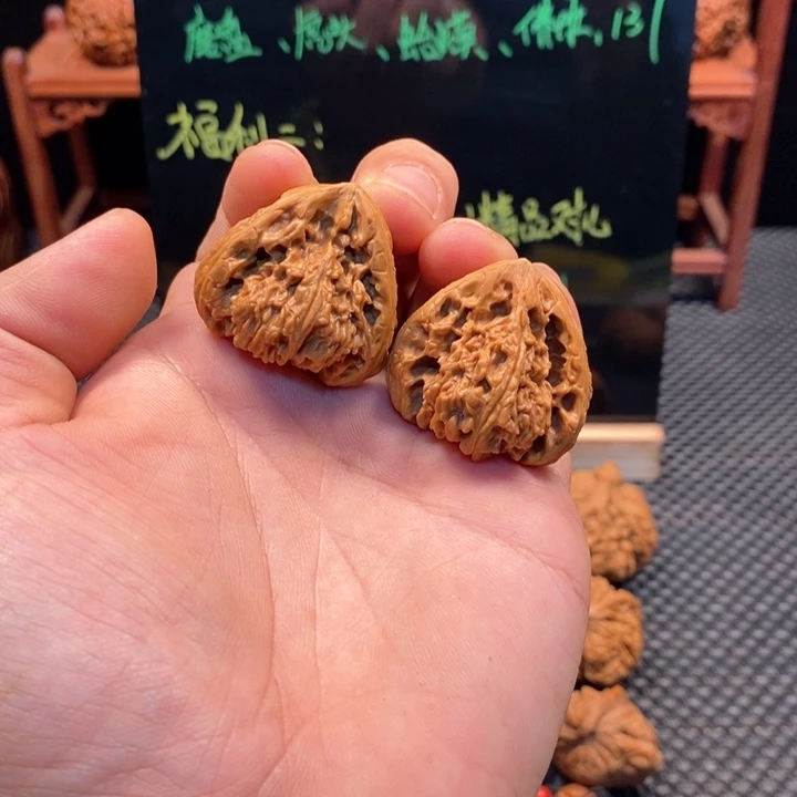 文玩核桃吊坠南疆石异形佛肚