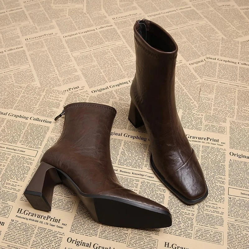 爆款棕色高跟短靴女2024秋冬爆款今年流行法式复古瘦瘦靴超火加绒