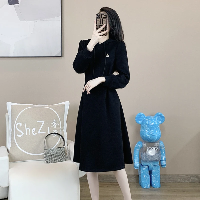 奢姿【楼兰古城】2025新款秋秋大码时尚连帽休闲胖妹妹显瘦连衣裙