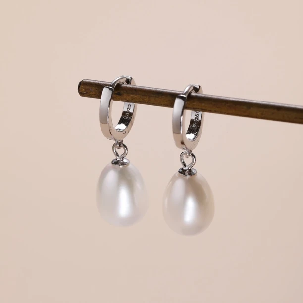 （桃）一对约10mm白色素雅珍珠耳扣（不戴着泡温泉泡澡洗热水澡）