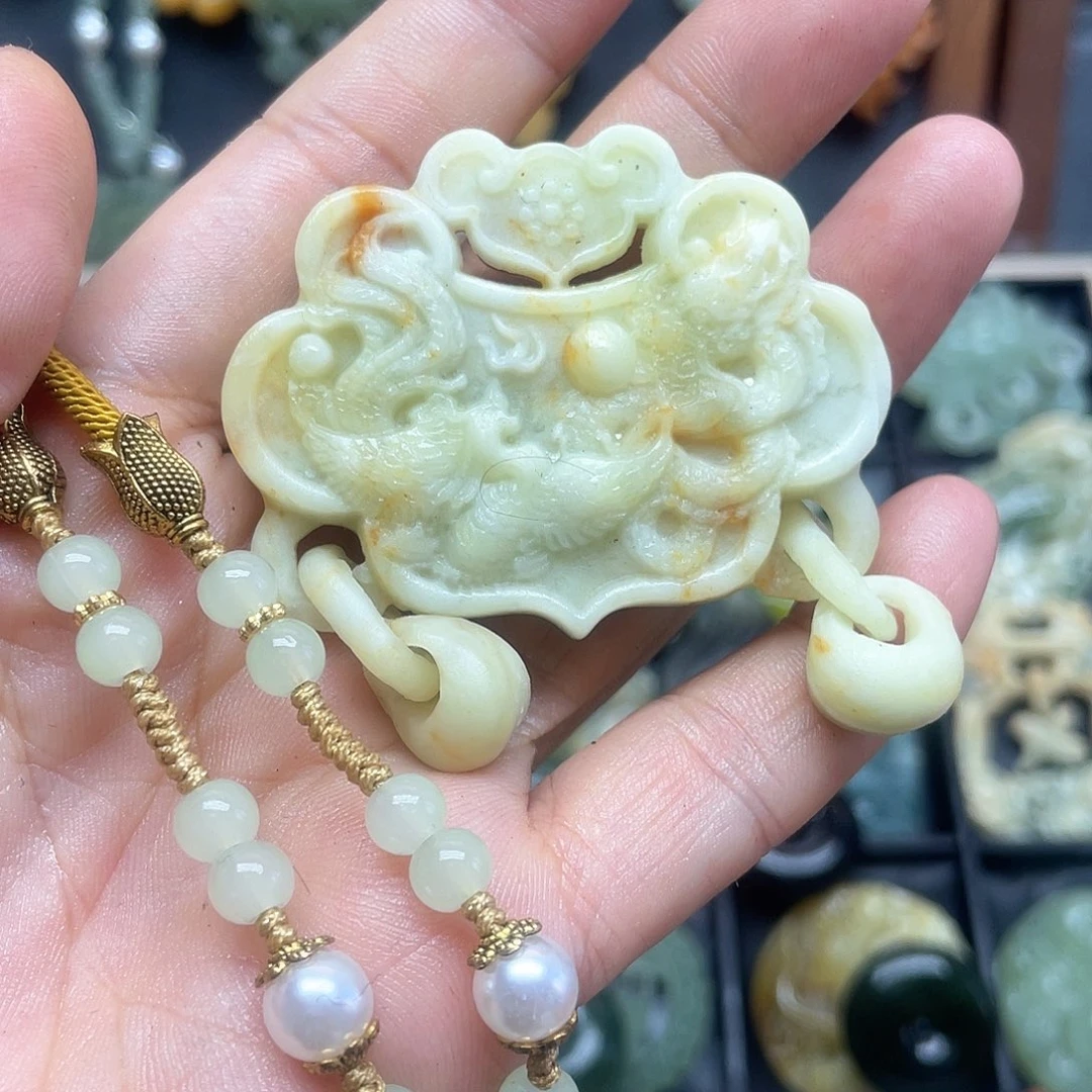 未镶嵌蛇纹石玉颈饰