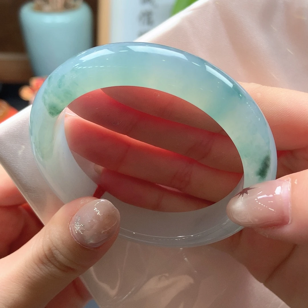 翡翠未镶嵌手镯果冻底飘花6号