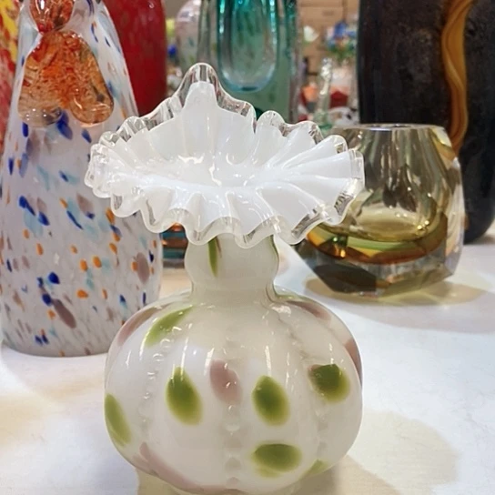 琉璃花瓶高13厘米口径2厘米